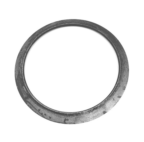 Piston includes oil grooves for improved lubrication 